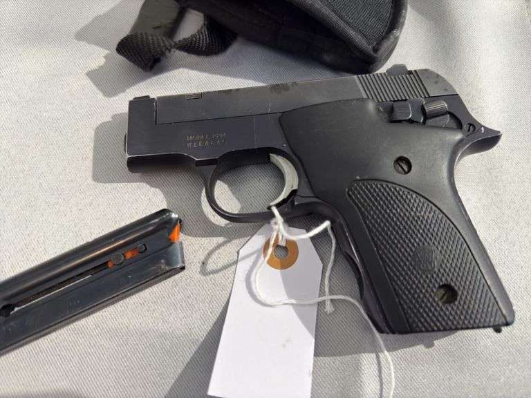 Smith and Wesson 22 LR Model2214