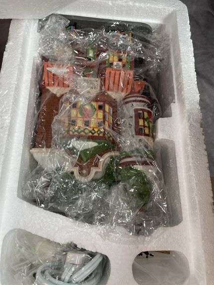 DEPT 56 CHRISTMAS VILLAGE BUTTER TUB BARN AND JENNY'S CORNER BOOK SHOP