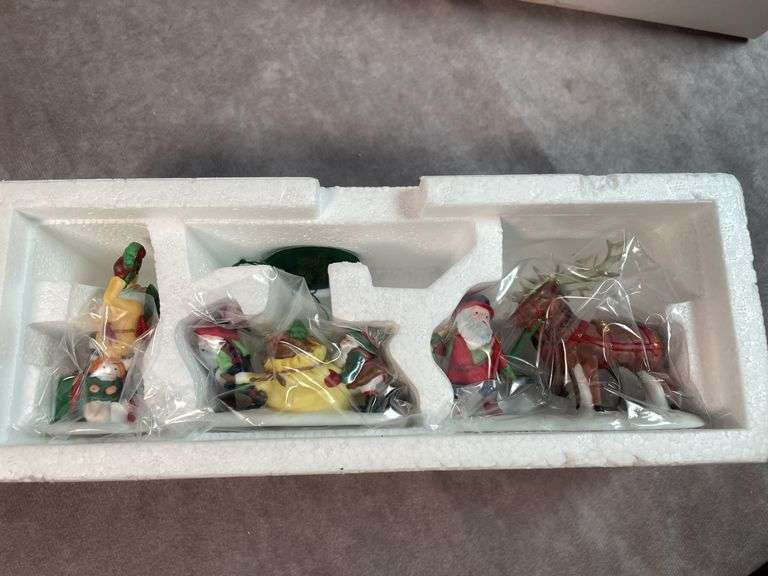 DEPT 56 CHRISTMAS VILLAGE ACCESSORIES