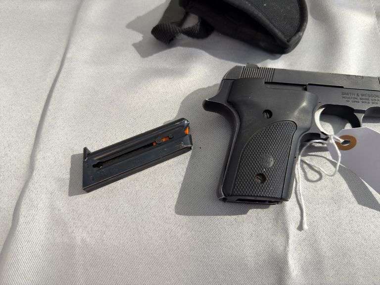 Smith and Wesson 22 LR Model2214