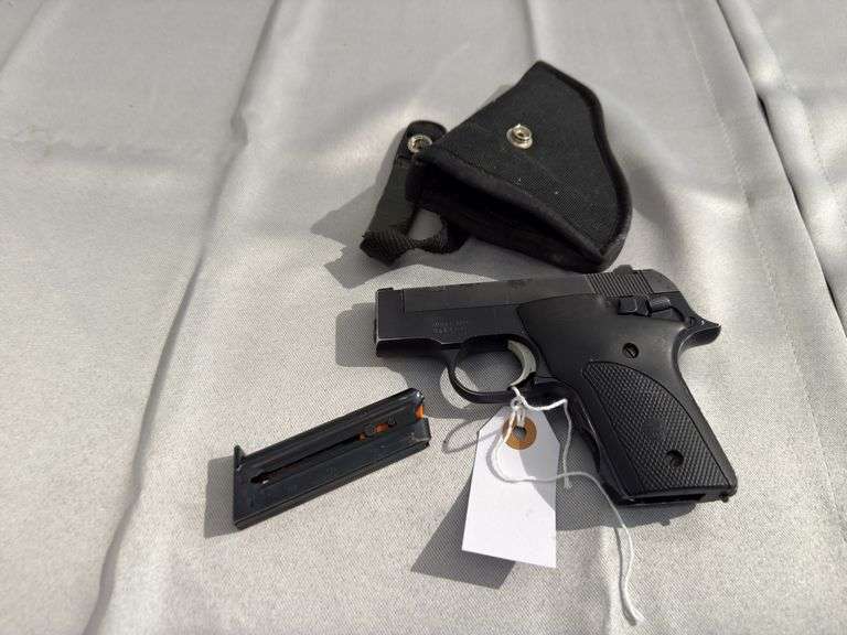 Smith and Wesson 22 LR Model2214