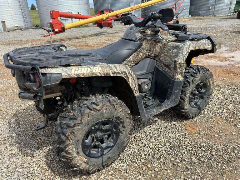 Can-am outlander 4 wheeler 9,400 miles camo with light bar, new tires