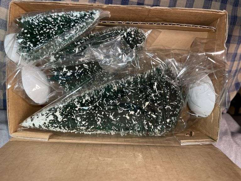 DEPT 56 CHRISTMAS VILLAGE TOWN TREE SET, AND STARTER SET