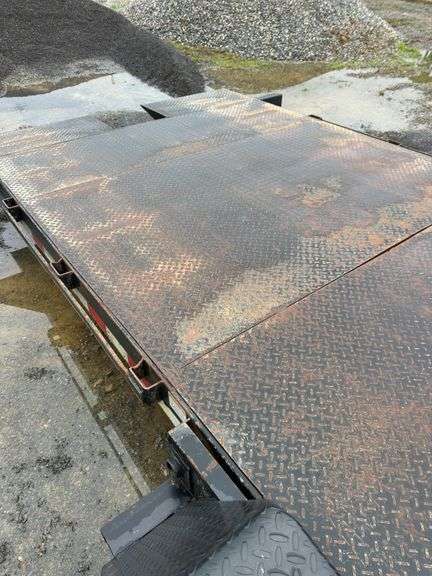 Kaufman 22 foot equipment deluxe tilt trailer with 14 foot dove, Twin jacks