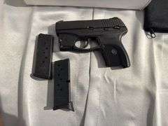 RUGER 9mmx19 Handgun with extra clip and soft case