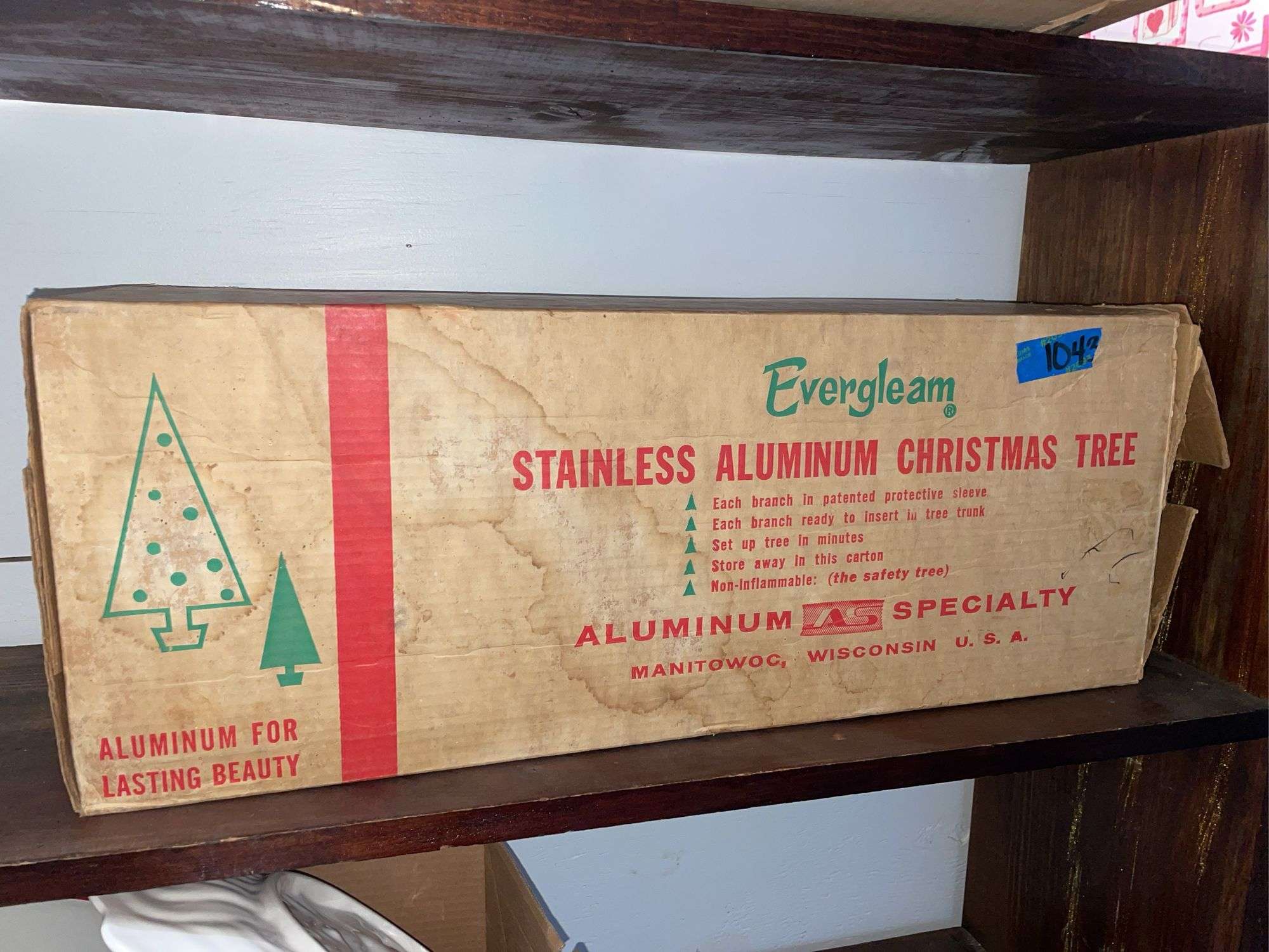 VINTAGE EVERGLEAM STAINLESS ALUMINUM CHRISTMAS TREE IN ORIGINAL BOX