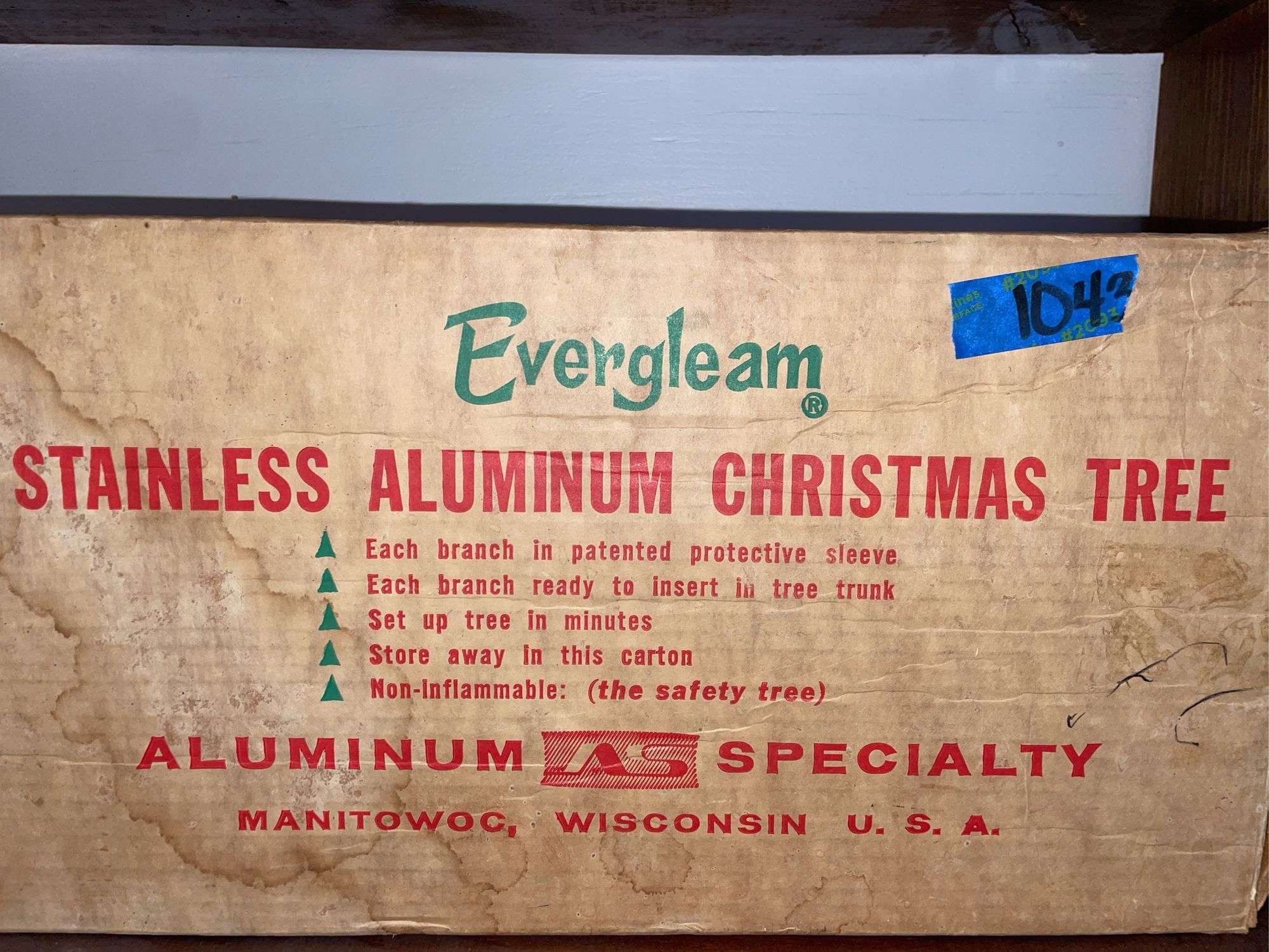 VINTAGE EVERGLEAM STAINLESS ALUMINUM CHRISTMAS TREE IN ORIGINAL BOX