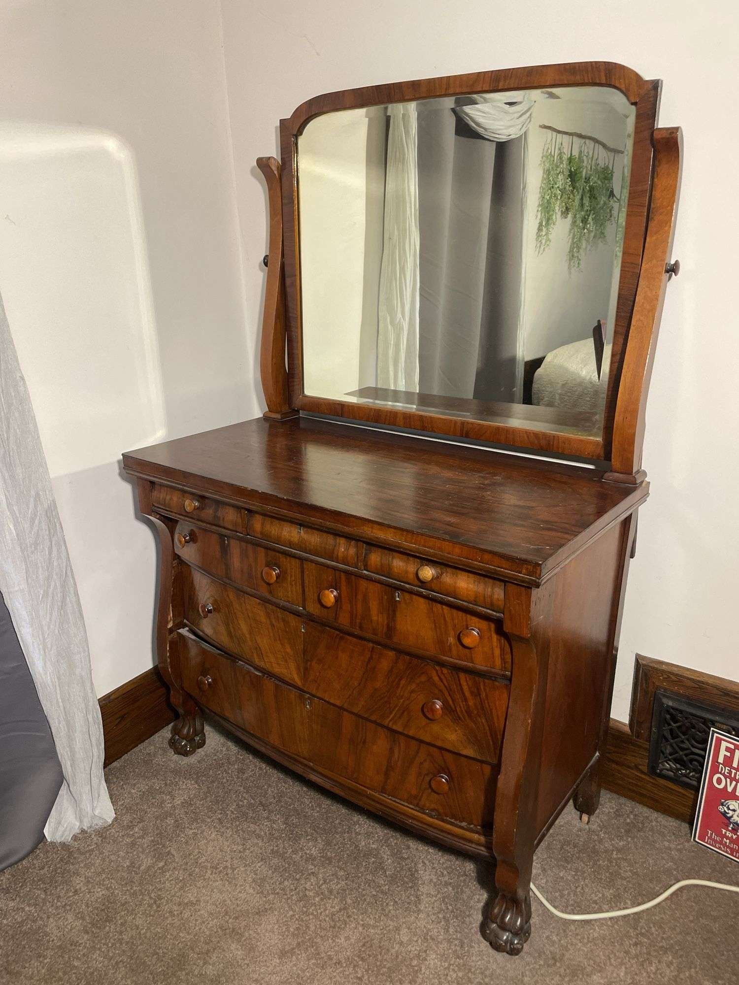Antique dresser with mirror - 42x22x35