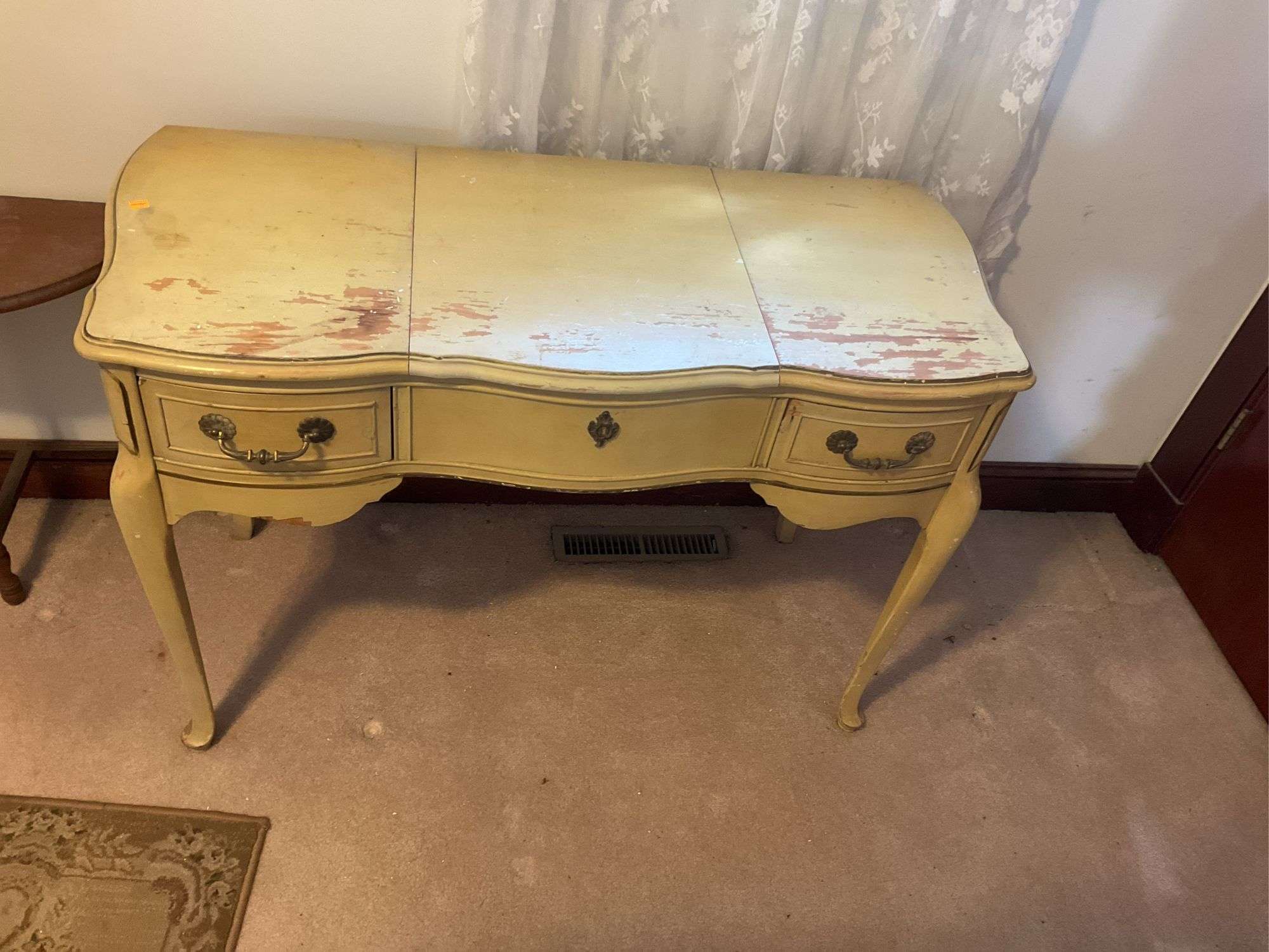 Vintage Dixie Brand Makeup Dresser with Mirror