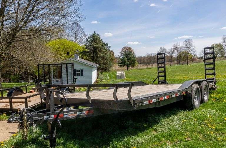 2025 DH TRAILERS EQUIPMENT TRAILER WITH RAMPS IN LIKE-NEW CONDITION