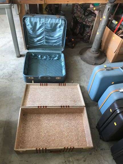 2 Vintage suitcases