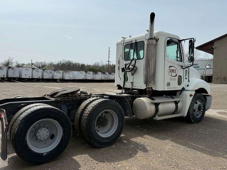 2005 Freightliner Columbia - runs good