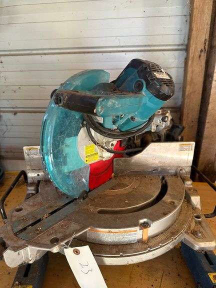MAKITA MITER SAW WITH STAND NOT PICTURED