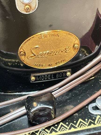 VINTAGE SEWMOR SEWING MACHINE IN CARRY CASE