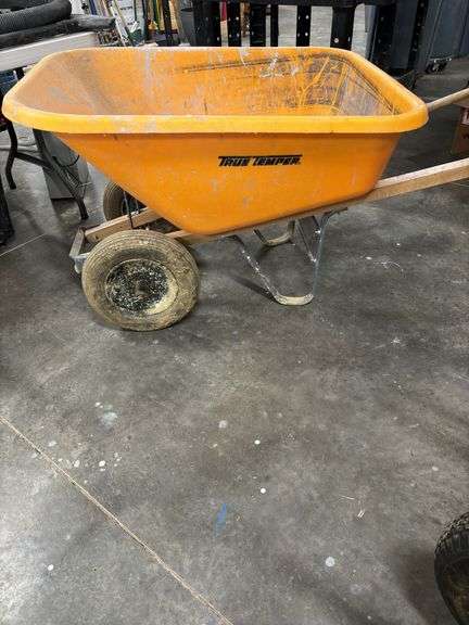 Wheelbarrow with dual wheels