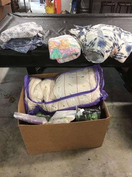 Large Lot of Blankets, Sheets, Comforters and Quilts