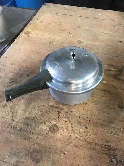Vintage Mirro Matic pressure cooker