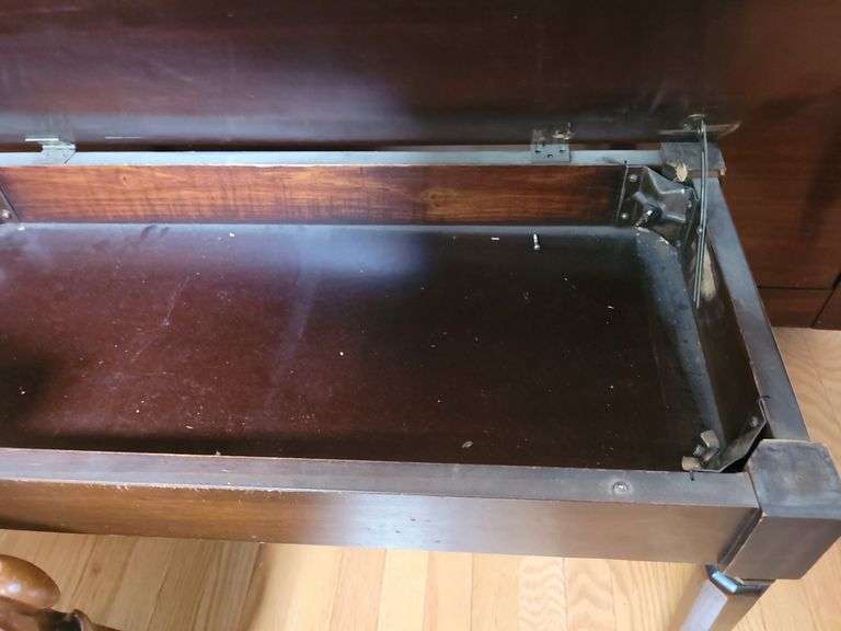 CABLE PIANO WITH BENCH SEAT