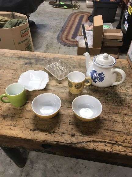 Miscellaneous Glassware, Cups, Bowls, Teapot