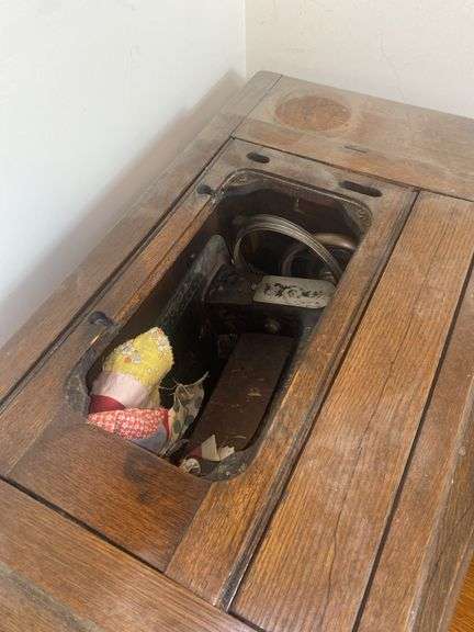 Minnesota Sewing Machine Table