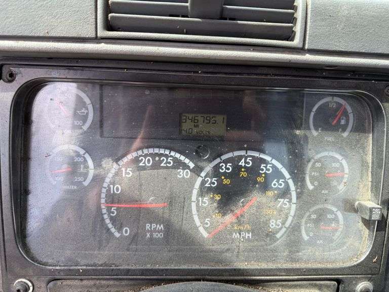 2005 Freightliner Columbia - runs good
