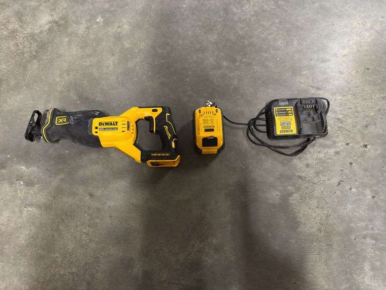 DeWalt Reciprocating Saw w/battery and charger