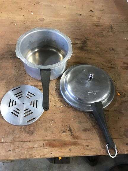 Vintage Mirro Matic pressure cooker