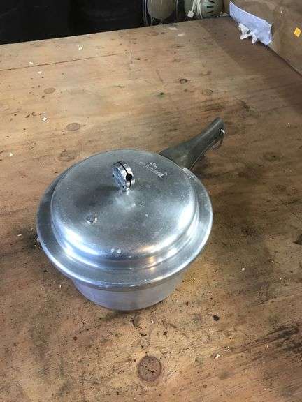 Vintage Mirro Matic pressure cooker