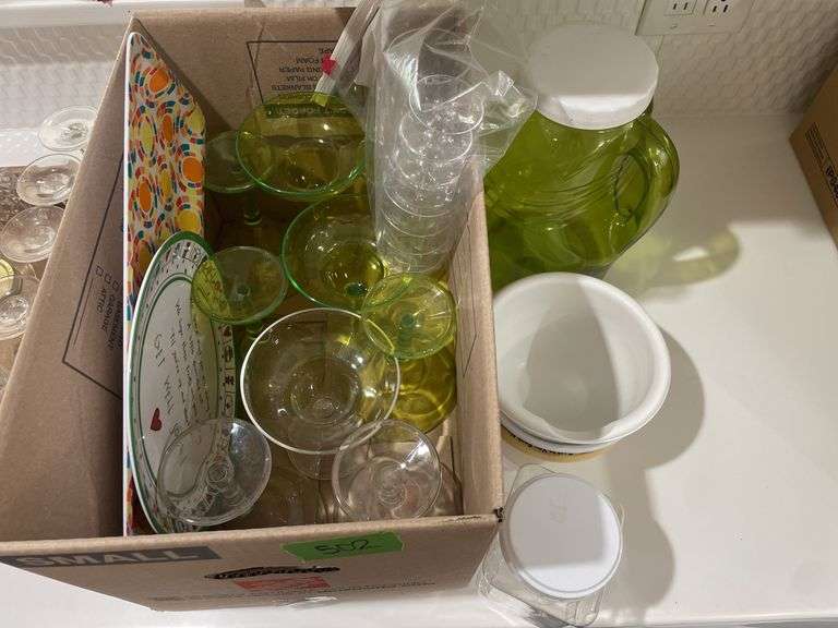 PLASTIC MARGARITA CUPS, KELLOGG'S BOWLS, AND MORE PLASTICWARE & MELAMINE