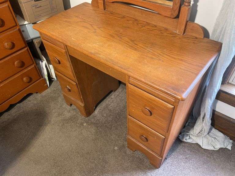 Wooden kneehole Desk - 40x18x29