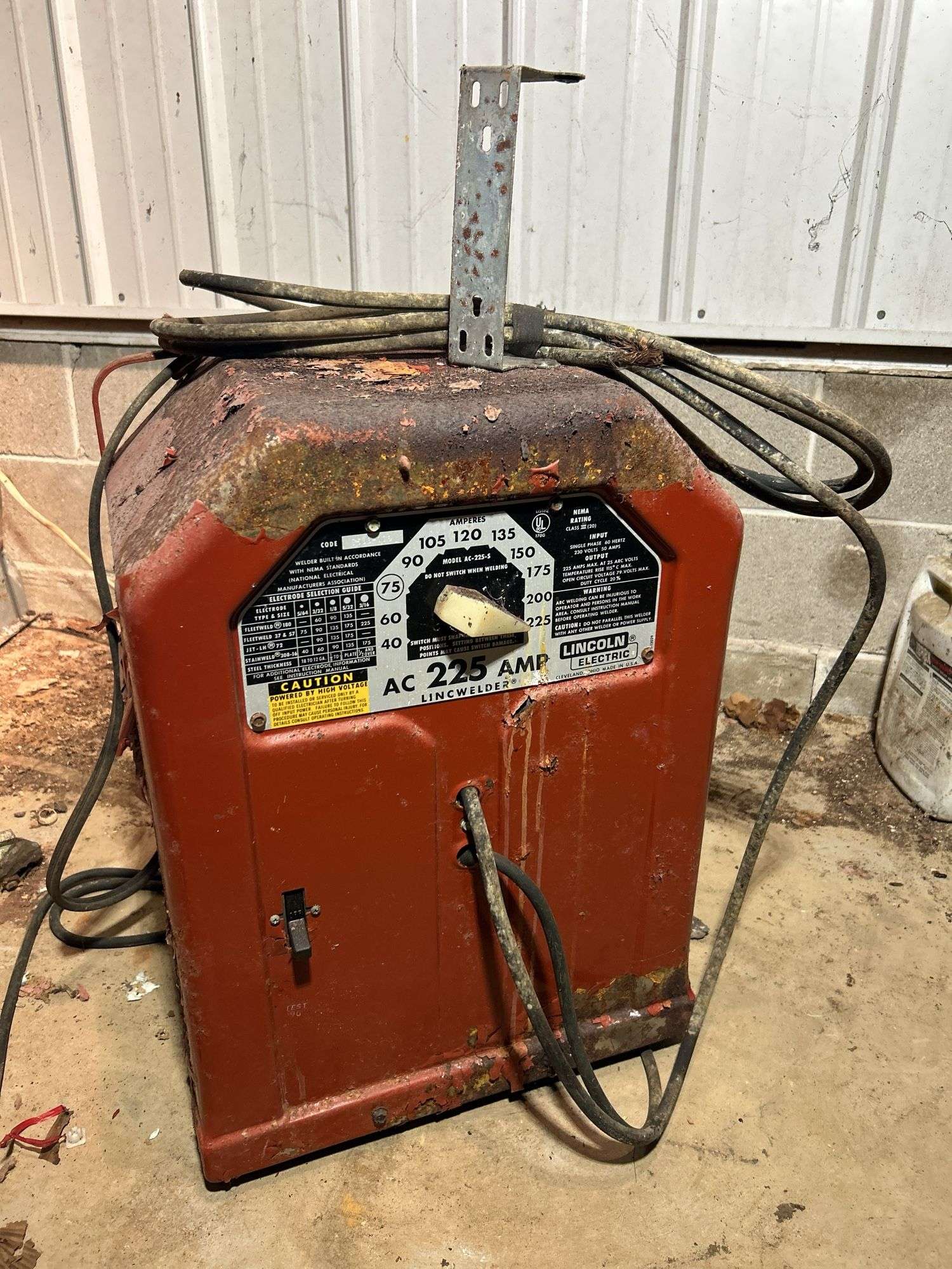 Lincoln Electric 225 Amp welder - as is