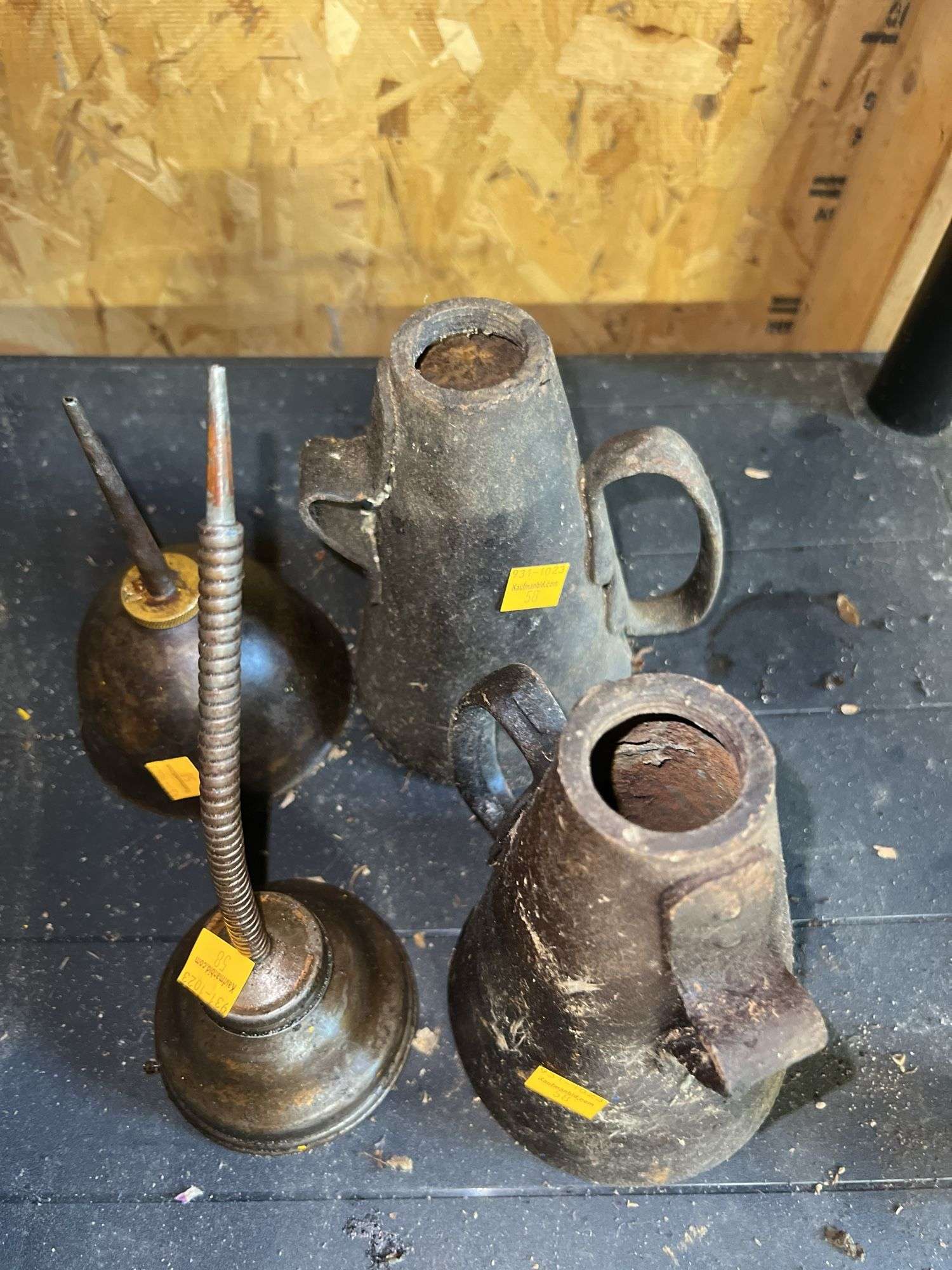 Assortment of Vintage Oilers