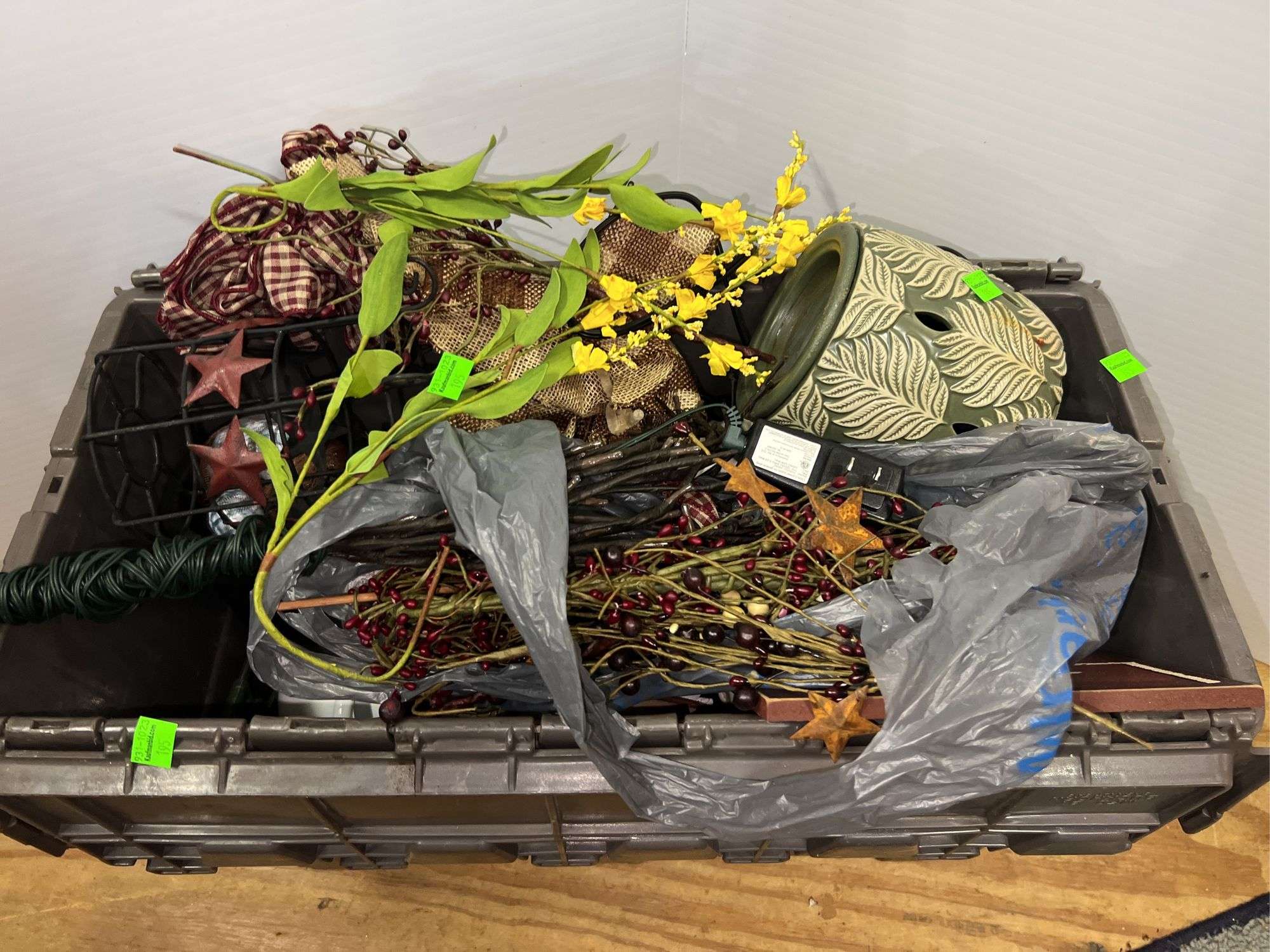 Tote of Decor