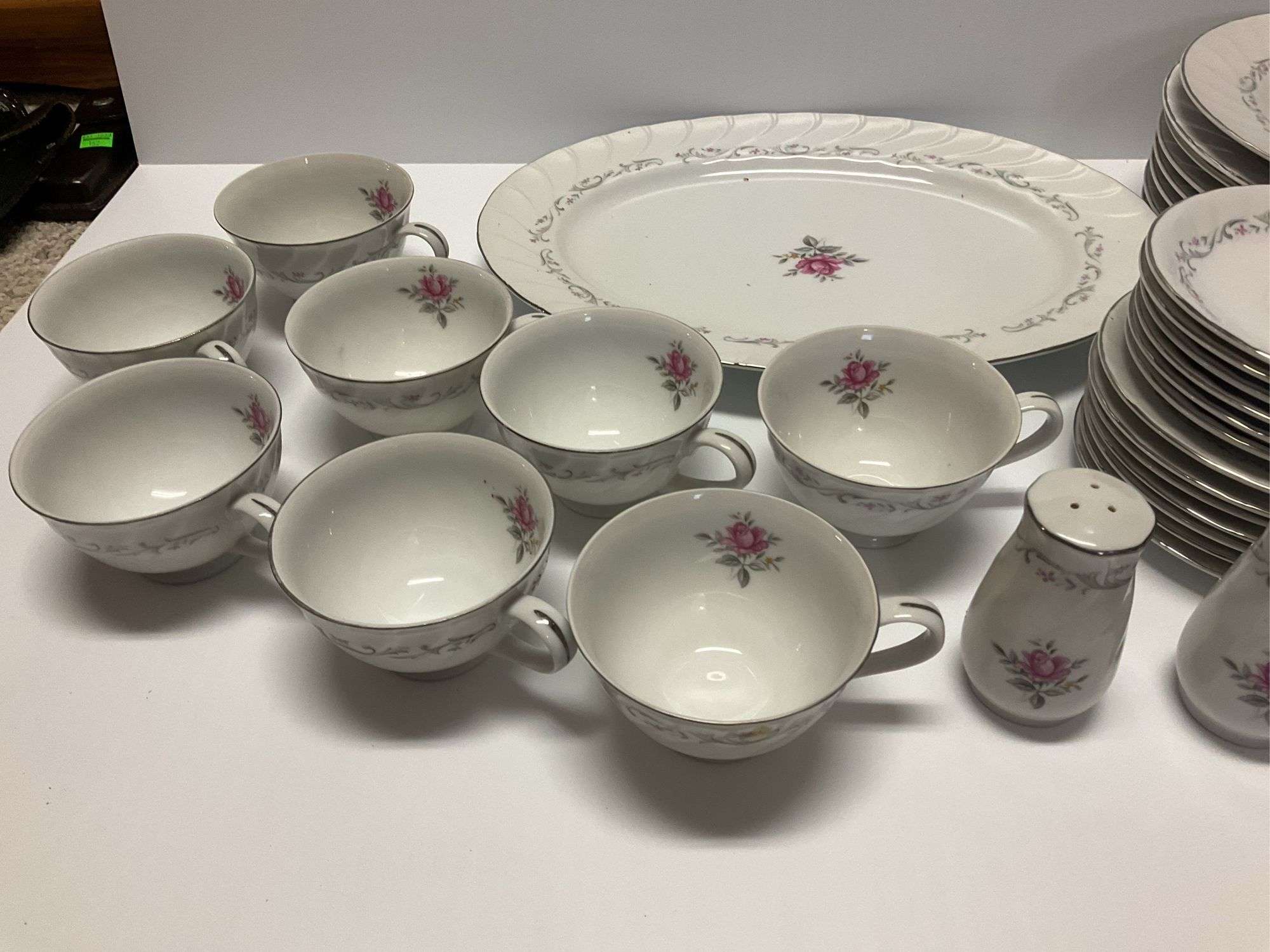 Royal Swirl Fine China Collection