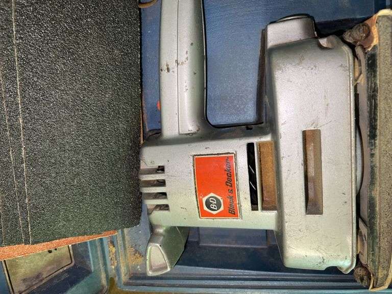 Black and Decker Finishing Sander Kit w/ Blue Plastic Carrying Case