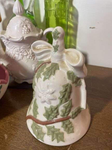 (4) lamps, decorative basket, pitchers and more