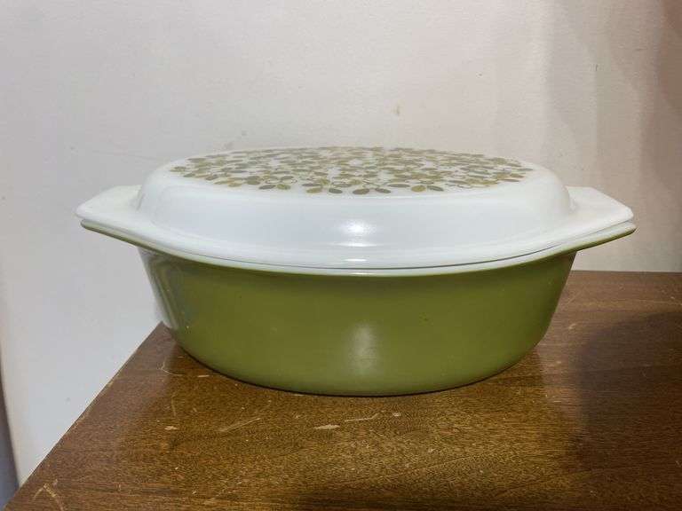 Vintage Pyrex casserole dish and (2) mixing bowls- Pyrex & Fire King
