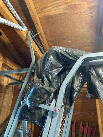 Metal Deer Stand