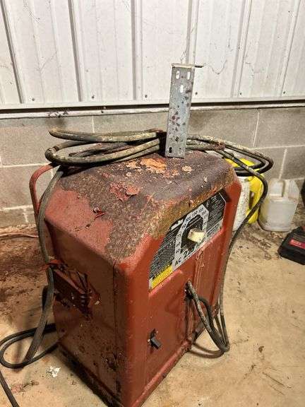 Lincoln Electric 225 Amp welder - as is