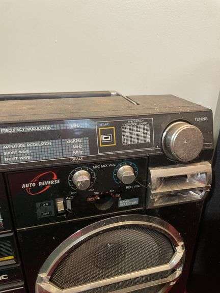Lasonic boombox, (3) Sony speakers and Philips radio