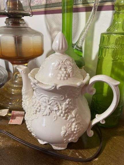 (4) lamps, decorative basket, pitchers and more