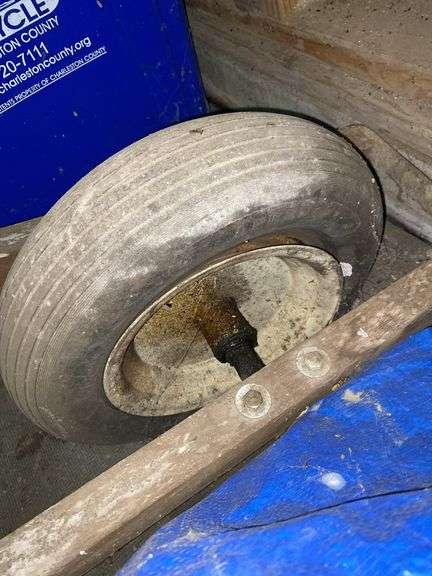 Craftsman Metal Wheelbarrow