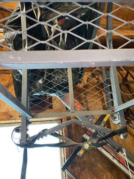 Metal Deer Stand