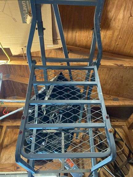 Metal Deer Stand