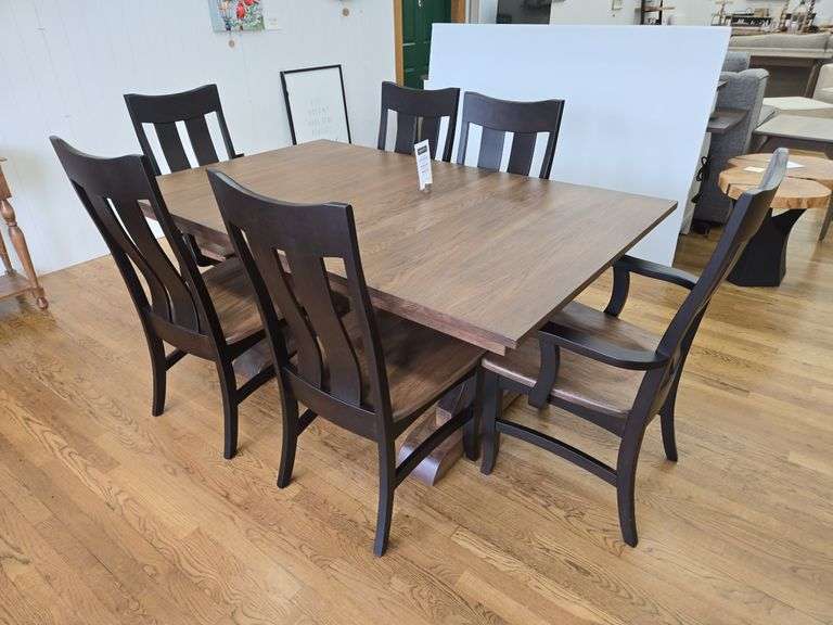 Franklin Dining Table w/ (2) extra leaves & (6) chairs
