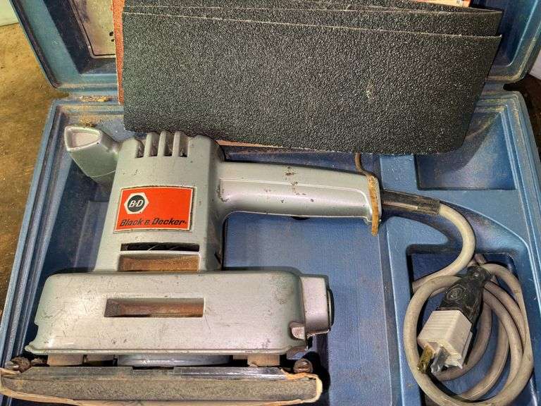 Black and Decker Finishing Sander Kit w/ Blue Plastic Carrying Case
