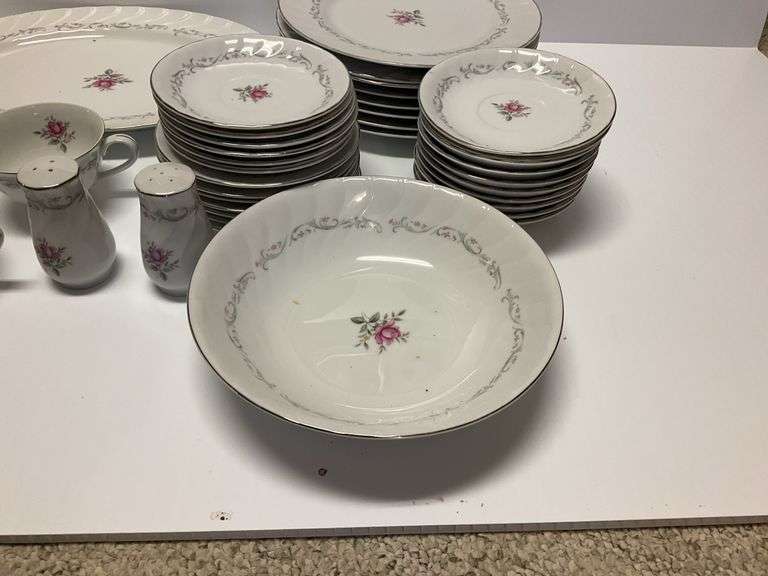 Royal Swirl Fine China Collection