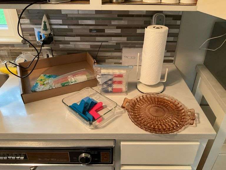 VARIETY INCLUDING PYREX PAN, PINK DISHES, NAPKIN HOLDER, TOWEL HOLDER