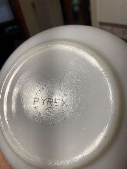 Vintage Pyrex casserole dish and (2) mixing bowls- Pyrex & Fire King