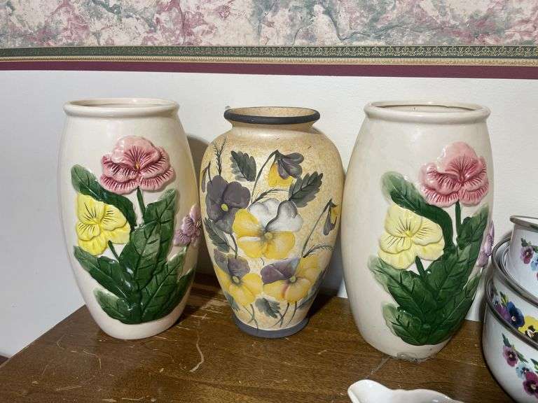 Decorative glassware mostly pansies & other florals